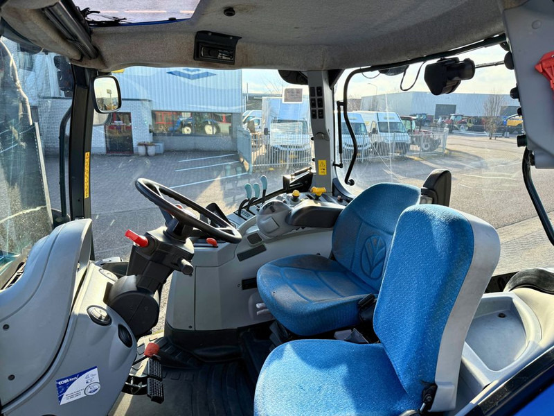 New Holland T6010 Plus + 750TL Voorlader - Farm tractor: picture 5 New Holland T6010 Plus + 750TL Voorlader - Farm tractor: picture 5