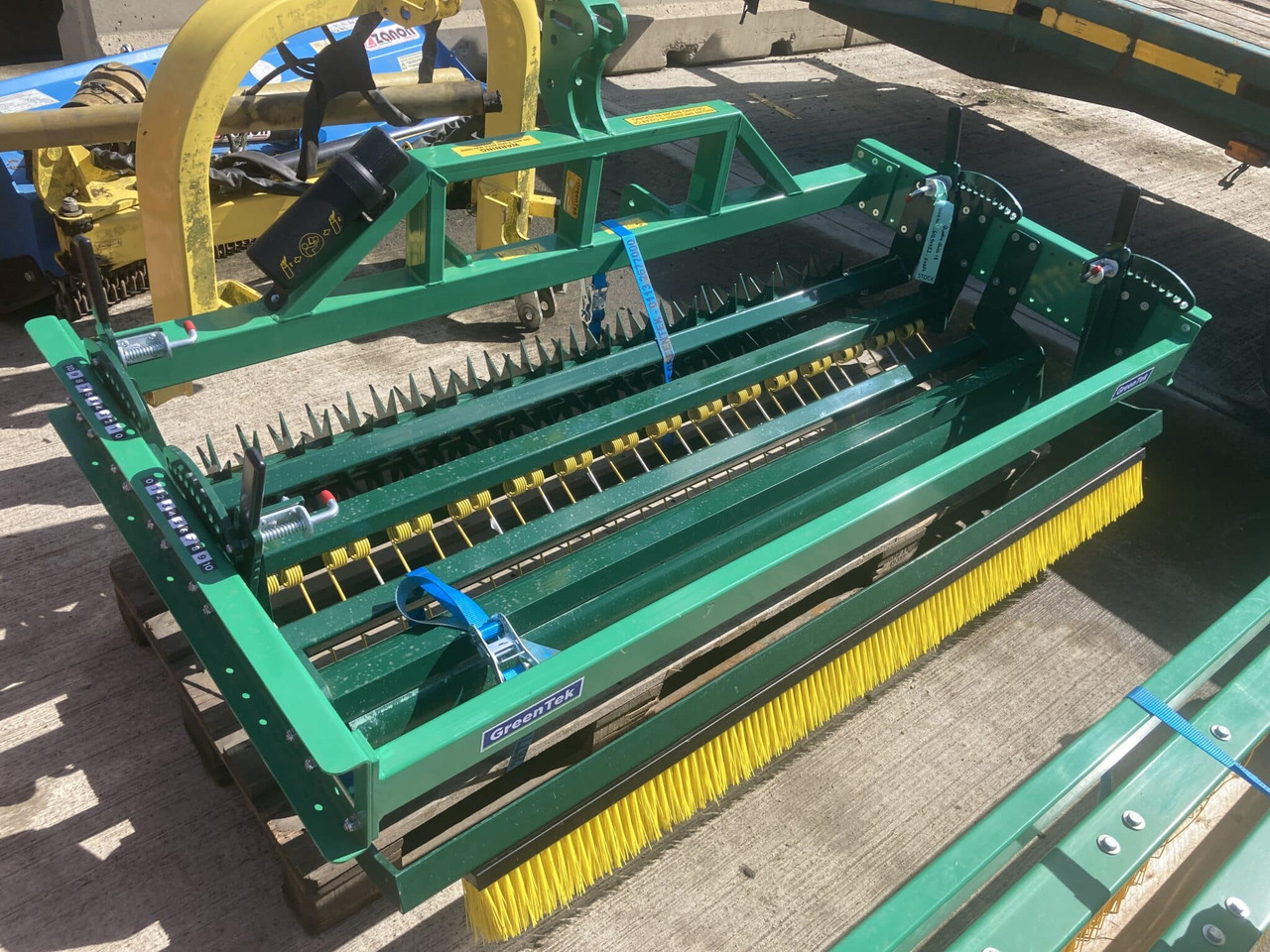 Greentek 1.8m Quattro Quick turf groomer - Broom for Agricultural machinery: picture 3 Greentek 1.8m Quattro Quick turf groomer - Broom for Agricultural machinery: picture 3