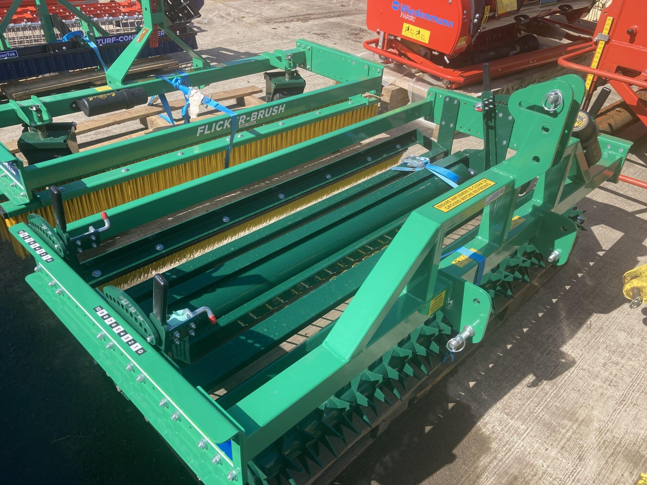 Greentek 1.8m Quattro Quick turf groomer - Broom for Agricultural machinery: picture 3 Greentek 1.8m Quattro Quick turf groomer - Broom for Agricultural machinery: picture 3