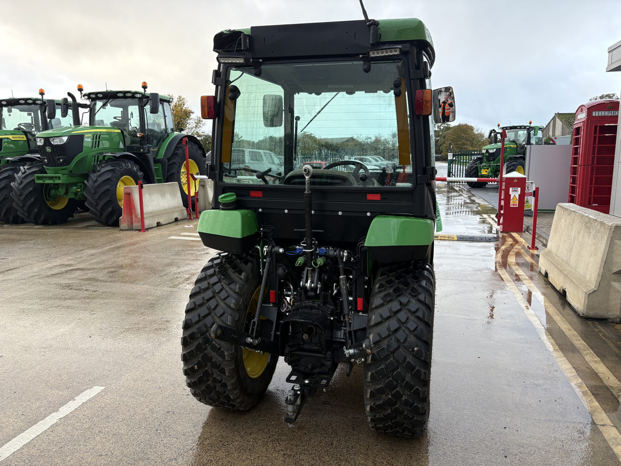 John Deere 2038R Compact Tractor - Compact tractor: picture 4 John Deere 2038R Compact Tractor - Compact tractor: picture 4