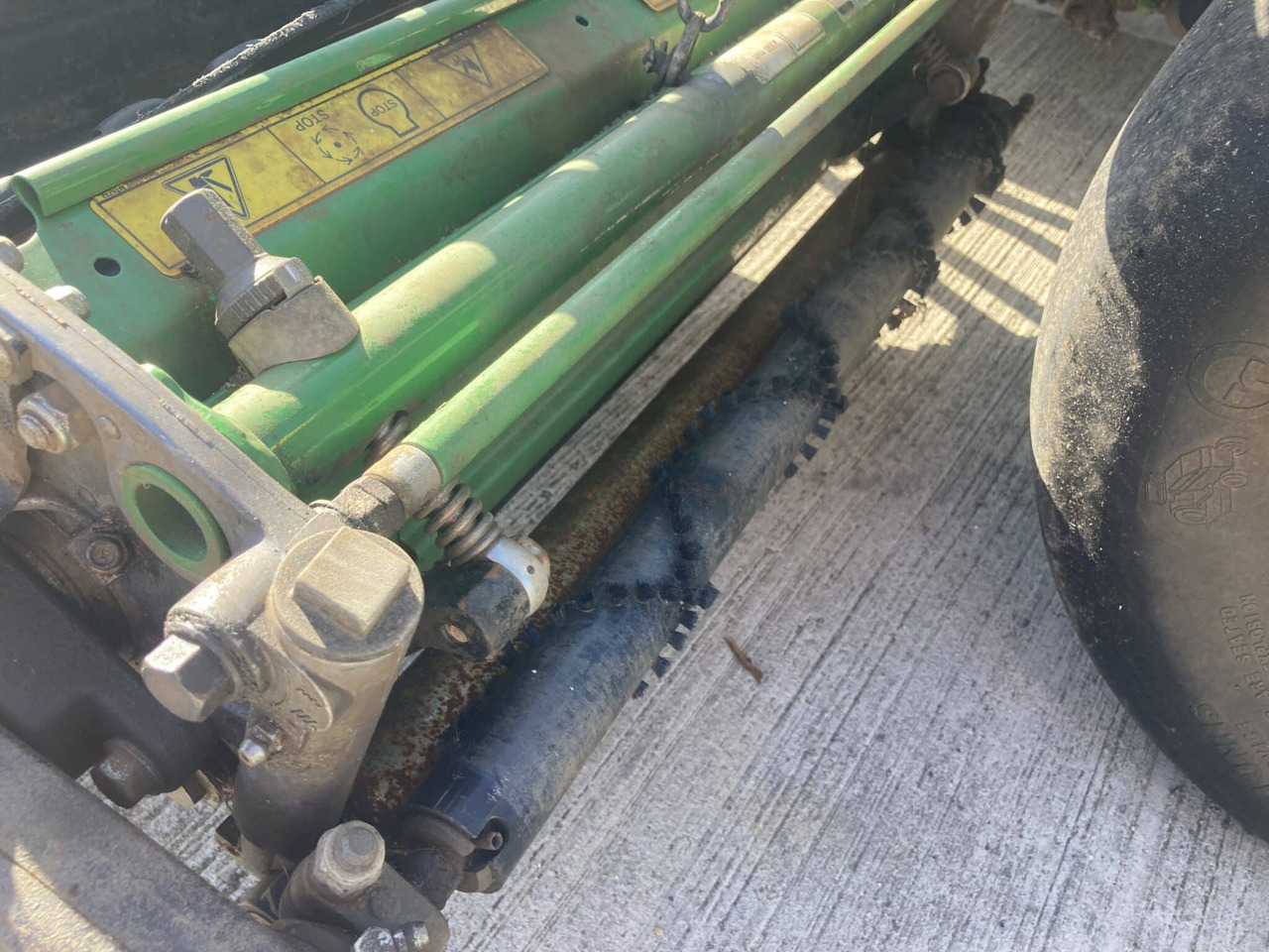 Garden mower John Deere 2500EH greens triple mower: picture 11