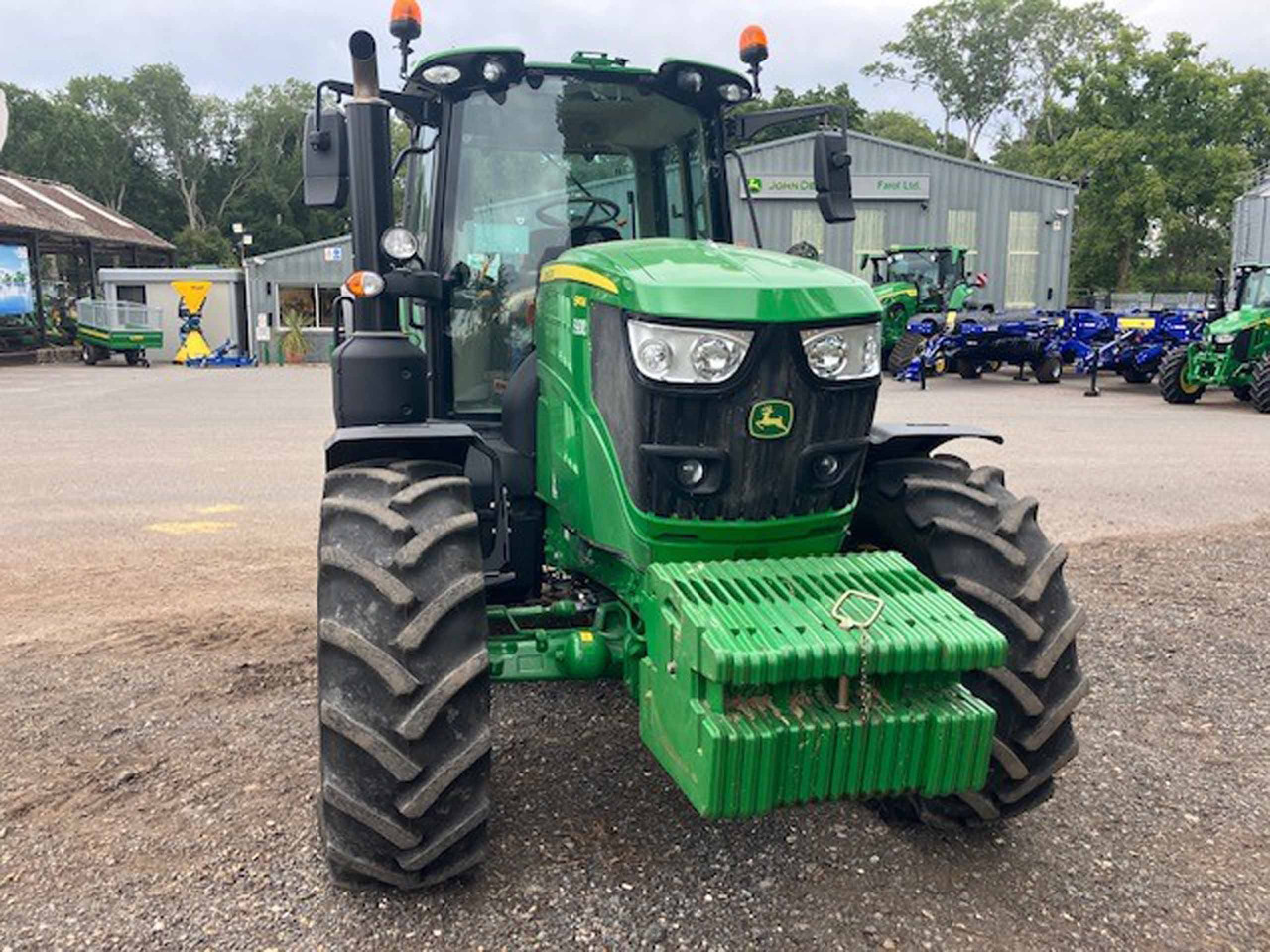John Deere 6145M - Farm tractor: picture 3 John Deere 6145M - Farm tractor: picture 3