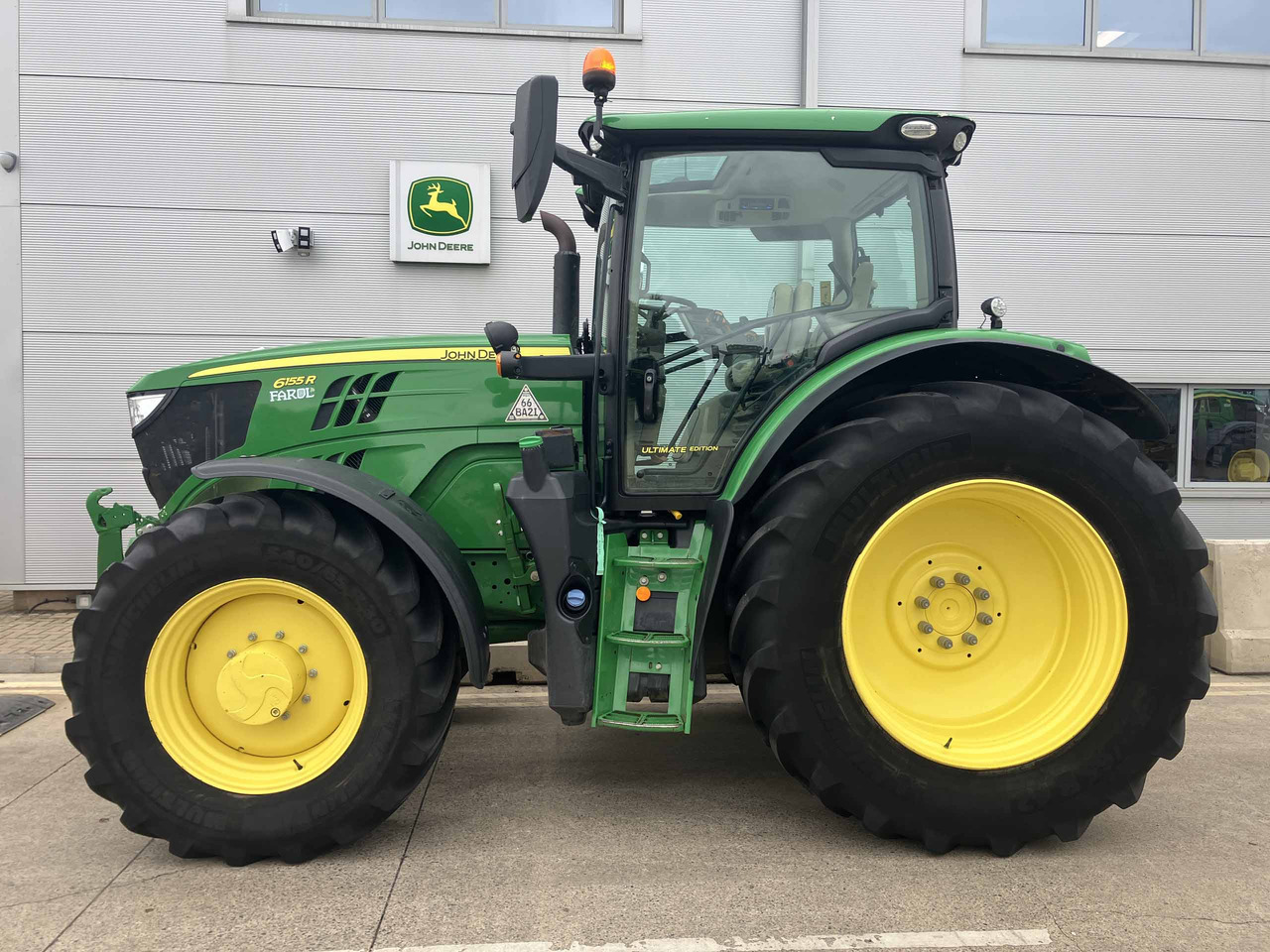 John Deere 6155R - Farm tractor: picture 2 John Deere 6155R - Farm tractor: picture 2