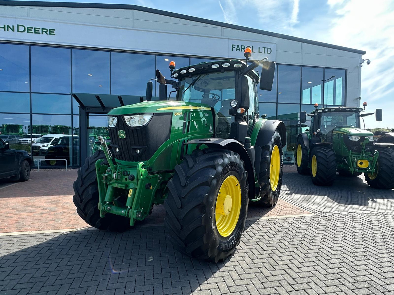 John Deere 6250R - Farm tractor: picture 1 John Deere 6250R - Farm tractor: picture 1