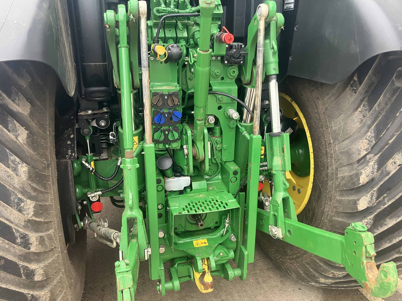 Farm tractor John Deere 6R 130: picture 10