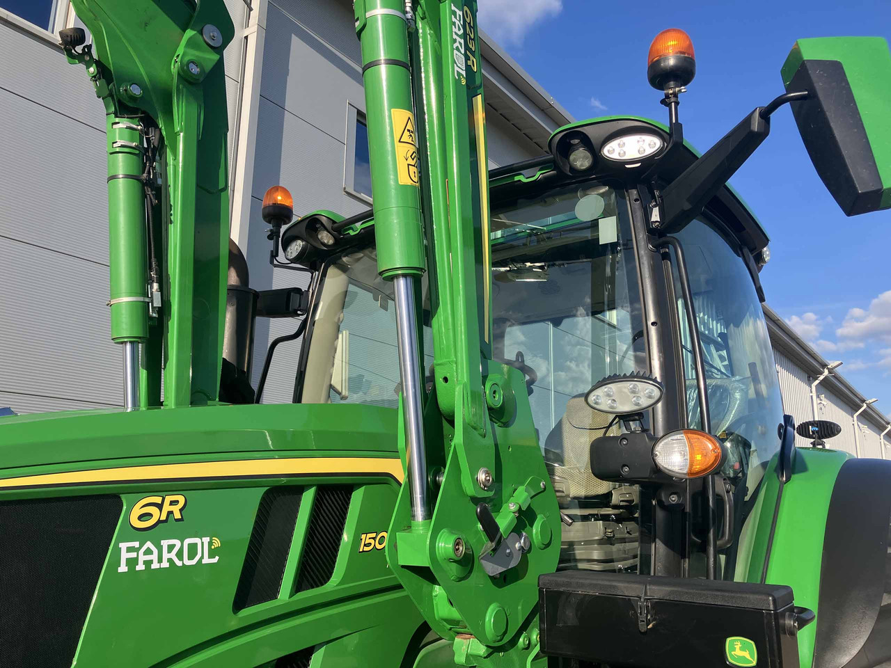 Farm tractor John Deere 6R 150 & 623R Loader: picture 9