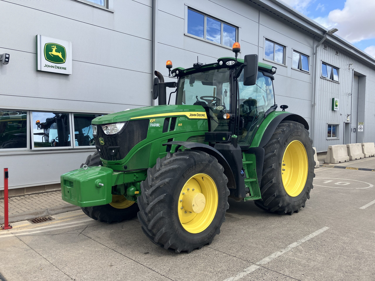 Farm tractor John Deere 6R 155: picture 1