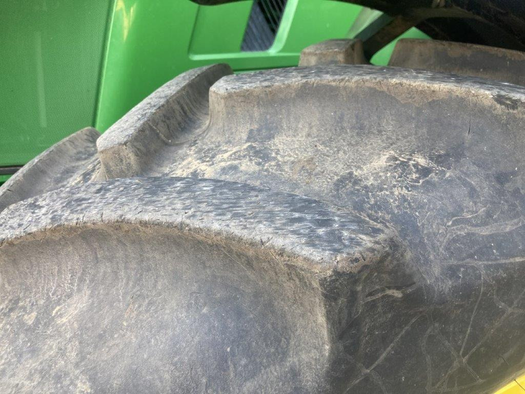 Farm tractor John Deere 6R 215: picture 8