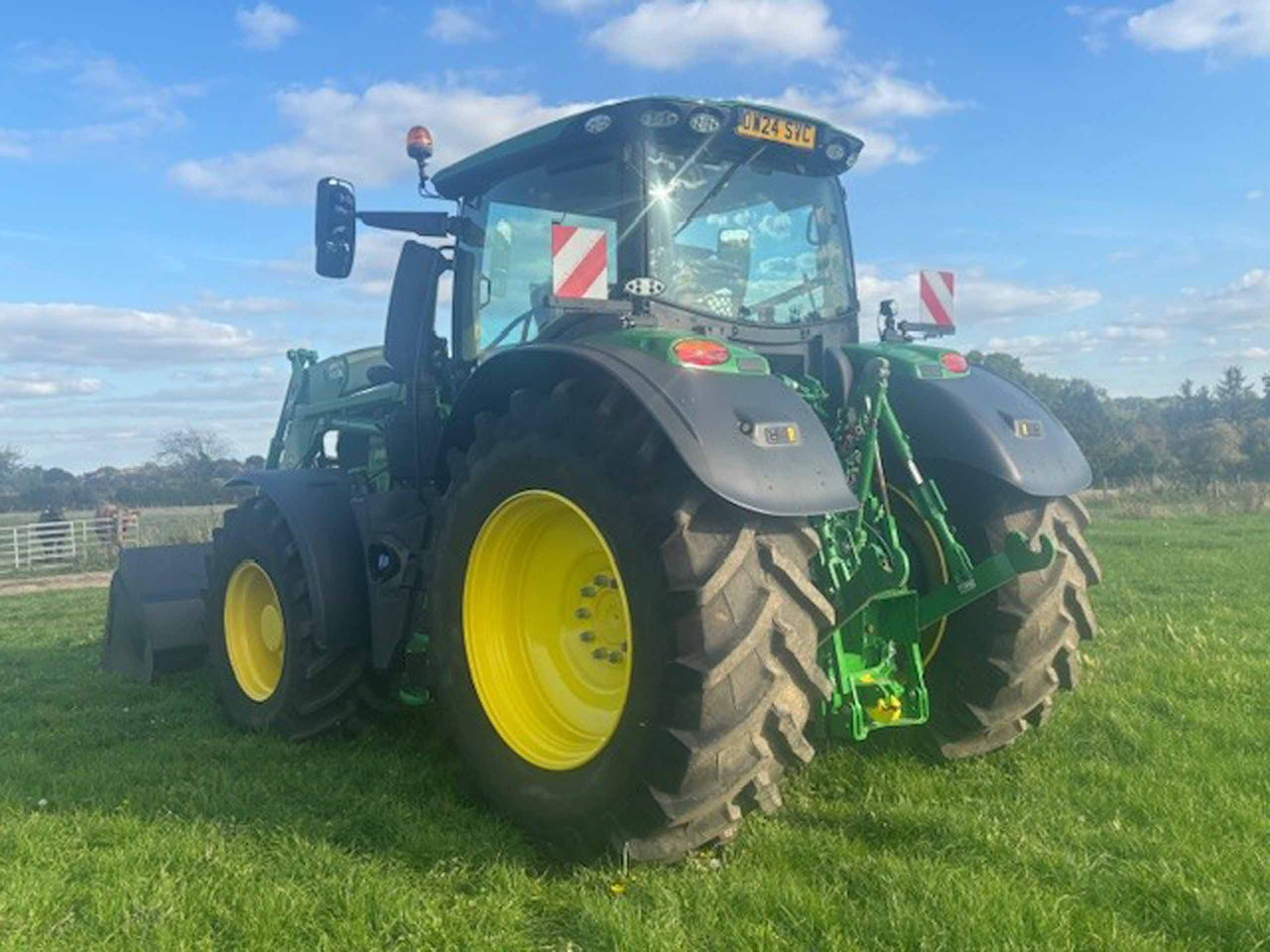 John Deere 6R 250 + 683R - Farm tractor: picture 5 John Deere 6R 250 + 683R - Farm tractor: picture 5