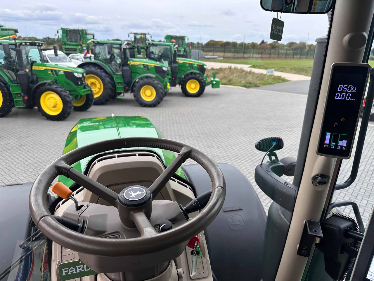 Farm tractor John Deere 6R 250: picture 20