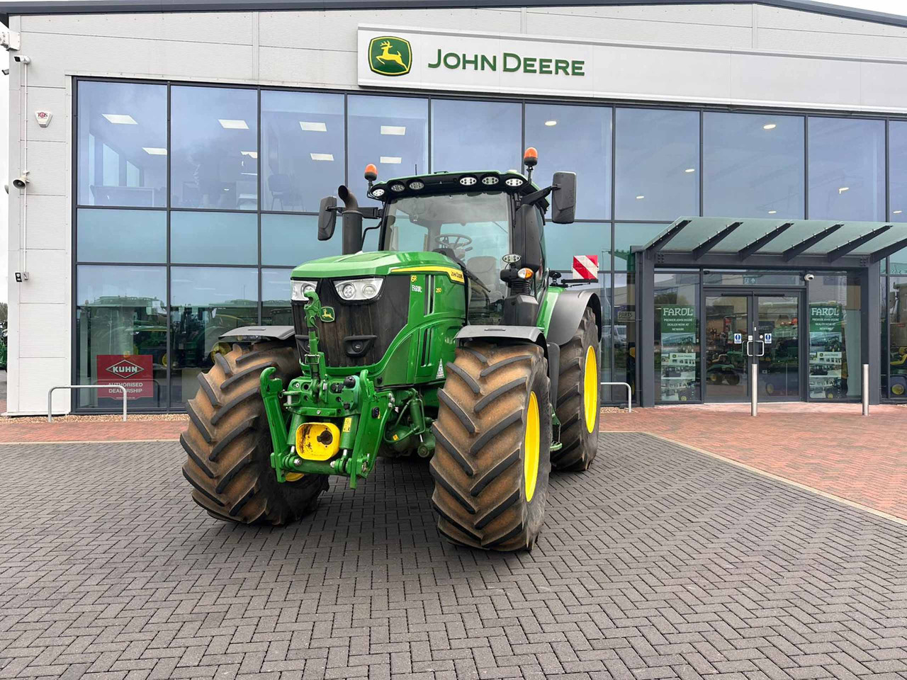 John Deere 6R 250 - Farm tractor: picture 4 John Deere 6R 250 - Farm tractor: picture 4
