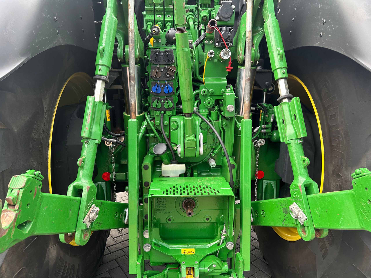 Farm tractor John Deere 6R 250: picture 16