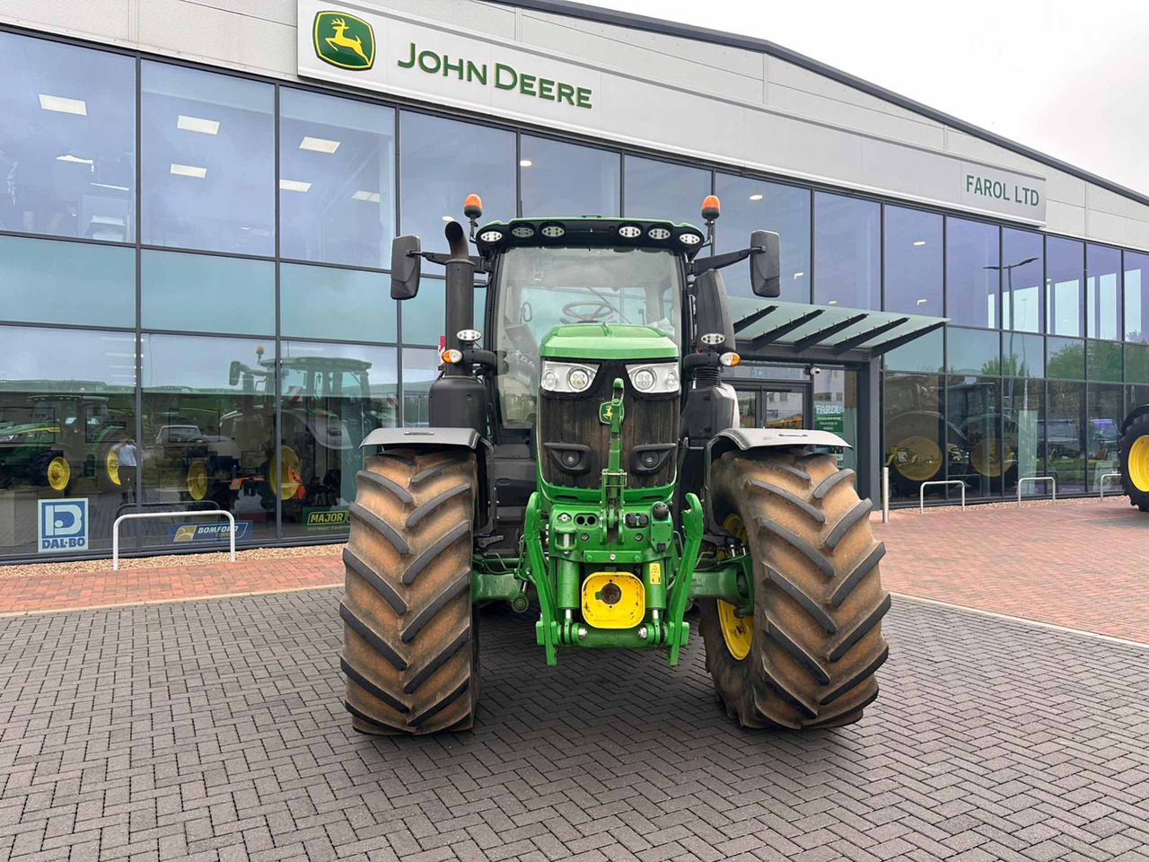 John Deere 6R 250 - Farm tractor: picture 3 John Deere 6R 250 - Farm tractor: picture 3