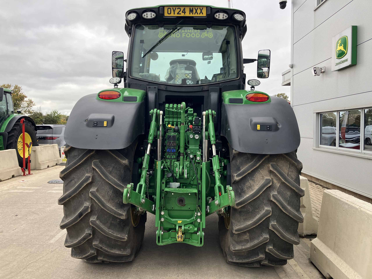 John Deere 6R 250 - Farm tractor: picture 4 John Deere 6R 250 - Farm tractor: picture 4