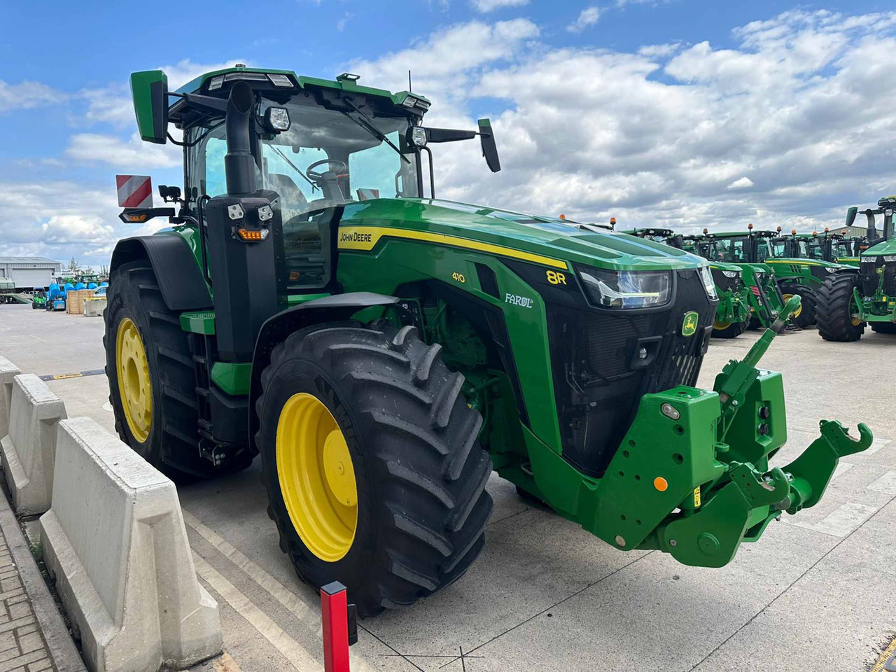 Farm tractor John Deere 8R 410: picture 11