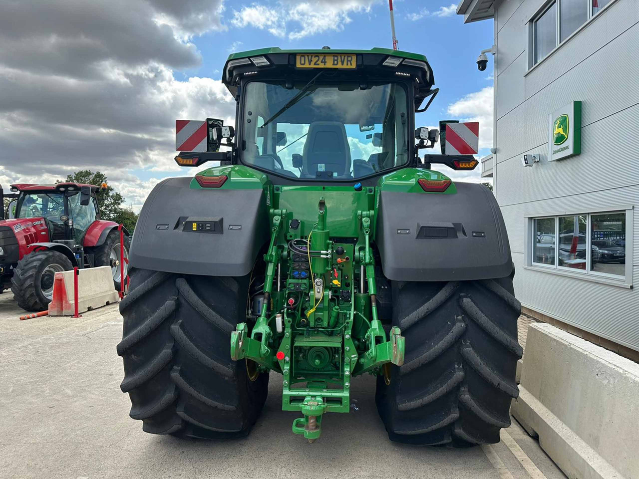 John Deere 8R 410 - Farm tractor: picture 2 John Deere 8R 410 - Farm tractor: picture 2