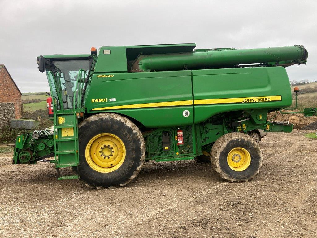 John Deere S690i HM - Combine harvester: picture 1 John Deere S690i HM - Combine harvester: picture 1