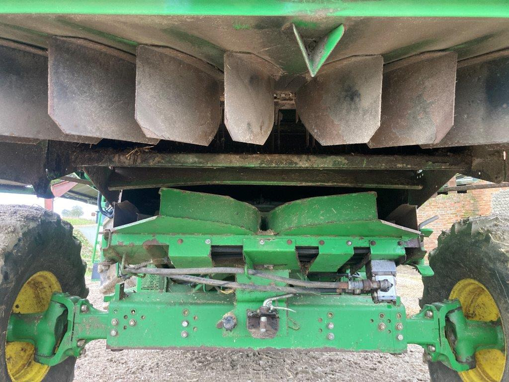 John Deere S690i HM - Combine harvester: picture 5 John Deere S690i HM - Combine harvester: picture 5