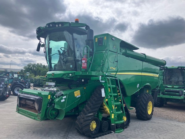 John Deere S790 - Combine harvester: picture 1 John Deere S790 - Combine harvester: picture 1