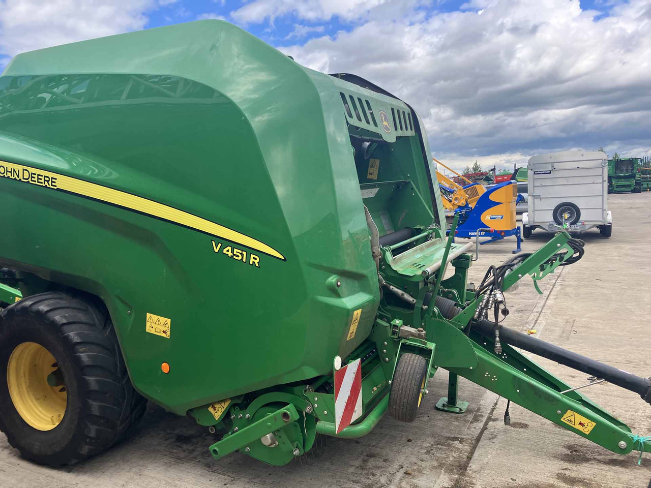 John Deere V451R - Hay and forage equipment: picture 3 John Deere V451R - Hay and forage equipment: picture 3