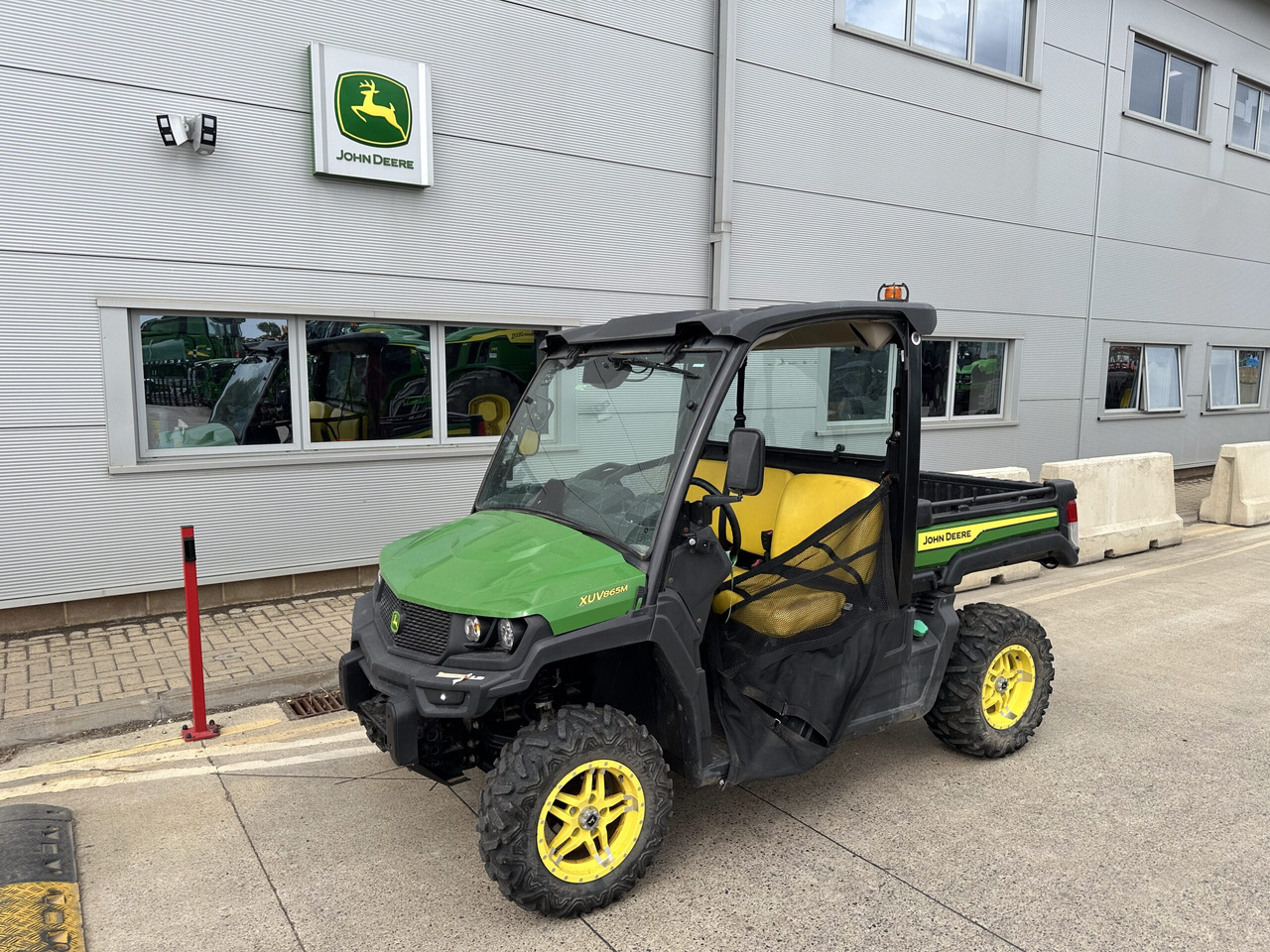 John Deere XUV865M - Side-by-side/ ATV: picture 1 John Deere XUV865M - Side-by-side/ ATV: picture 1