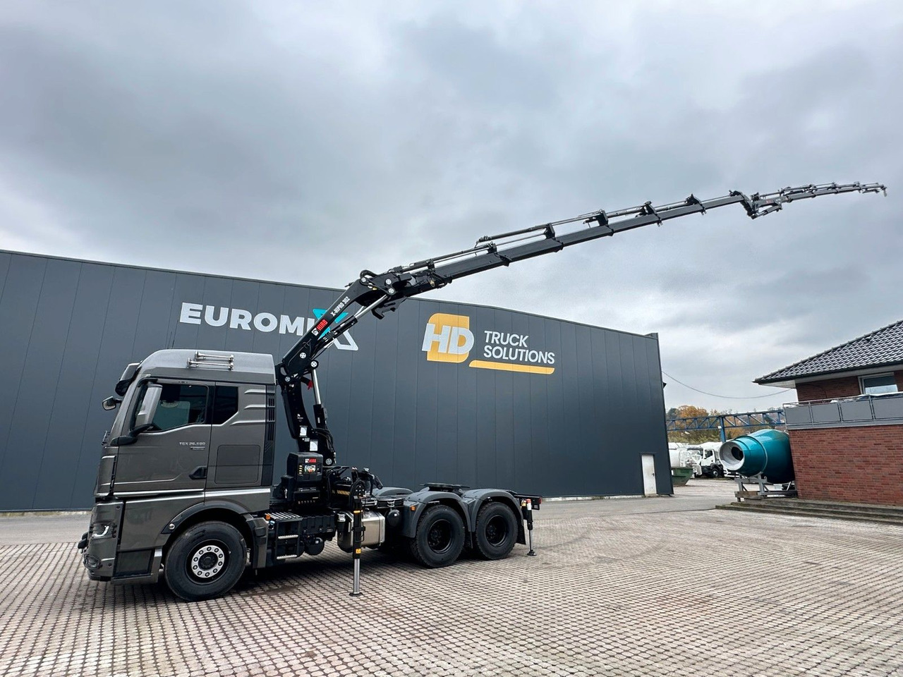 Crane truck MAN TGX 26.580 6x4 Kran Hiab 302-6 + Jib-4: picture 13