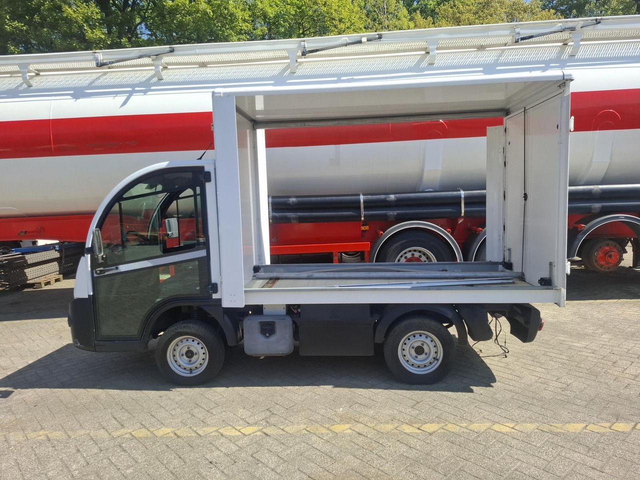 Aixam Mega E-Worker Elektrische Bakwagen RT-998-D - Golf cart: picture 2 Aixam Mega E-Worker Elektrische Bakwagen RT-998-D - Golf cart: picture 2