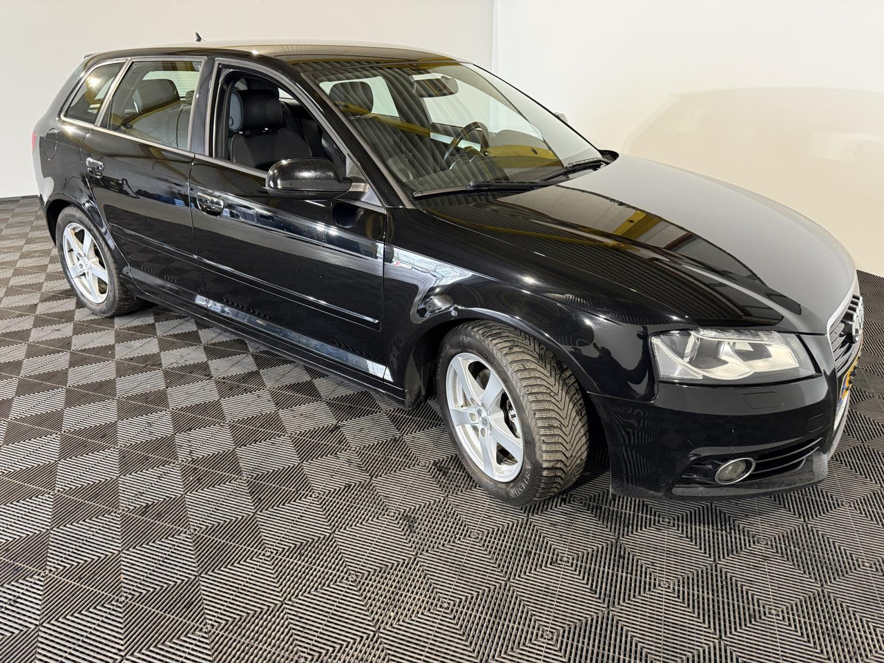 Audi A3 Sportback 1.2 TFSI S Line 35-ZGK-9 - Car: picture 3 Audi A3 Sportback 1.2 TFSI S Line 35-ZGK-9 - Car: picture 3