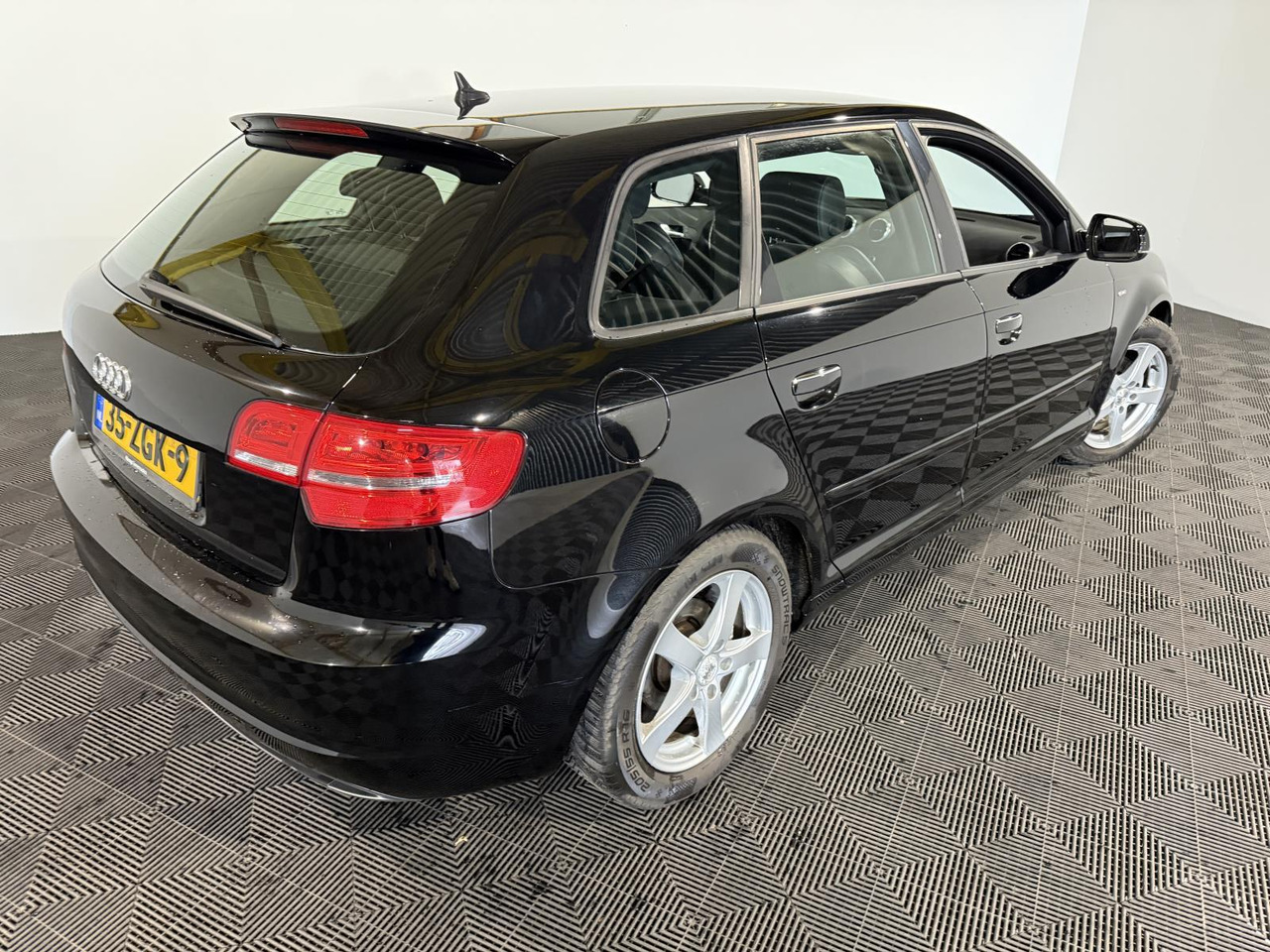 Audi A3 Sportback 1.2 TFSI S Line 35-ZGK-9 - Car: picture 2 Audi A3 Sportback 1.2 TFSI S Line 35-ZGK-9 - Car: picture 2