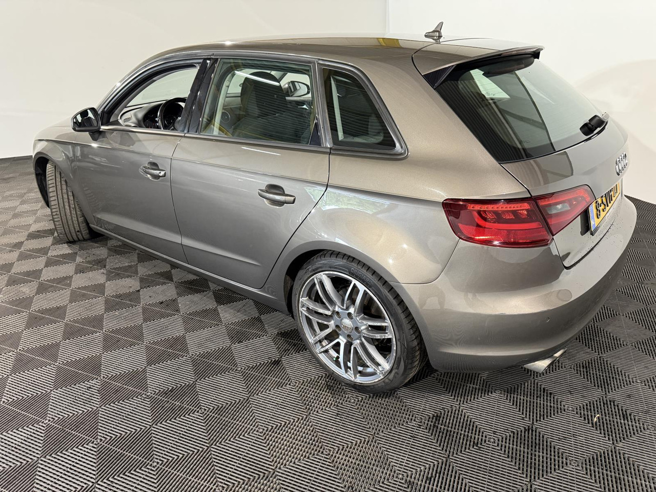 Audi A3 Sportback 1.4 TFSI CoD Ambition Pro Line plus | 2013 | 236.629 km | 8-SVH-27 - Hatchback: picture 2 Audi A3 Sportback 1.4 TFSI CoD Ambition Pro Line plus | 2013 | 236.629 km | 8-SVH-27 - Hatchback: picture 2