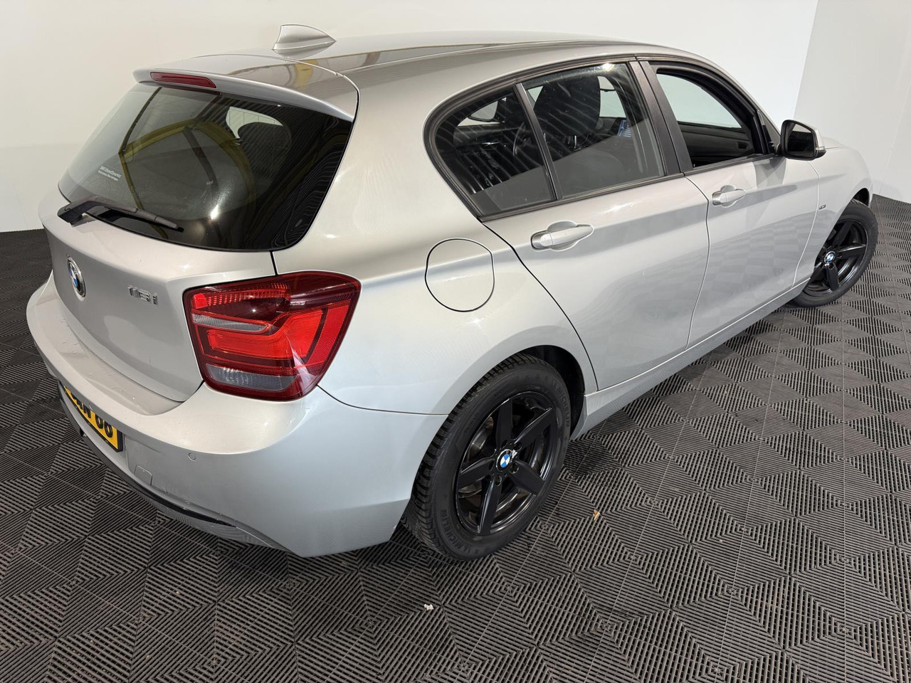 BMW 1-serie 116i EDE Executive 3-SRN-66 - Car: picture 3 BMW 1-serie 116i EDE Executive 3-SRN-66 - Car: picture 3