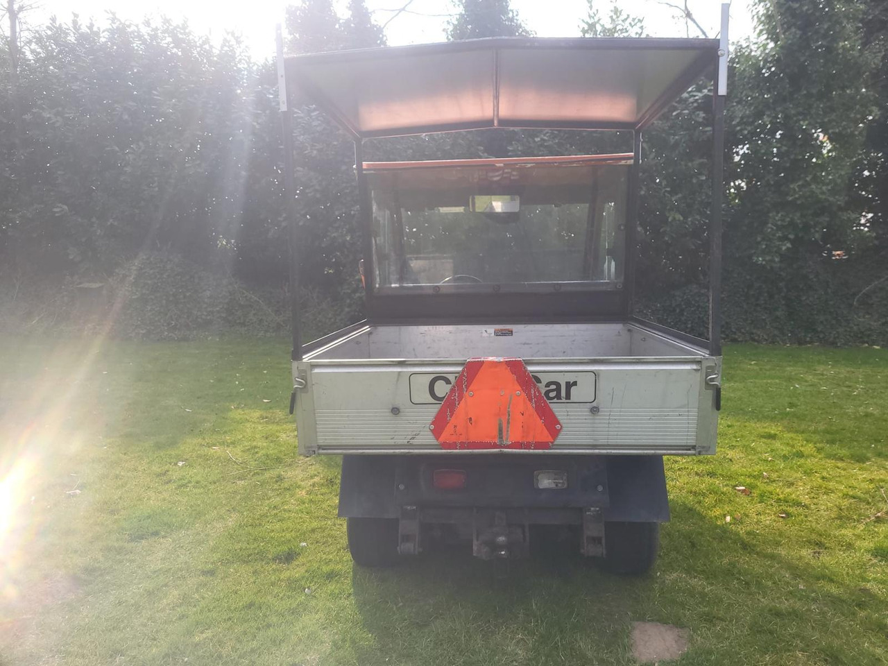 Club Car Carryall Turf 2 2009 Dichte Cabine en Elektrische Kiepbak Marge kavel Incl Lader - Golf cart: picture 4 Club Car Carryall Turf 2 2009 Dichte Cabine en Elektrische Kiepbak Marge kavel Incl Lader - Golf cart: picture 4