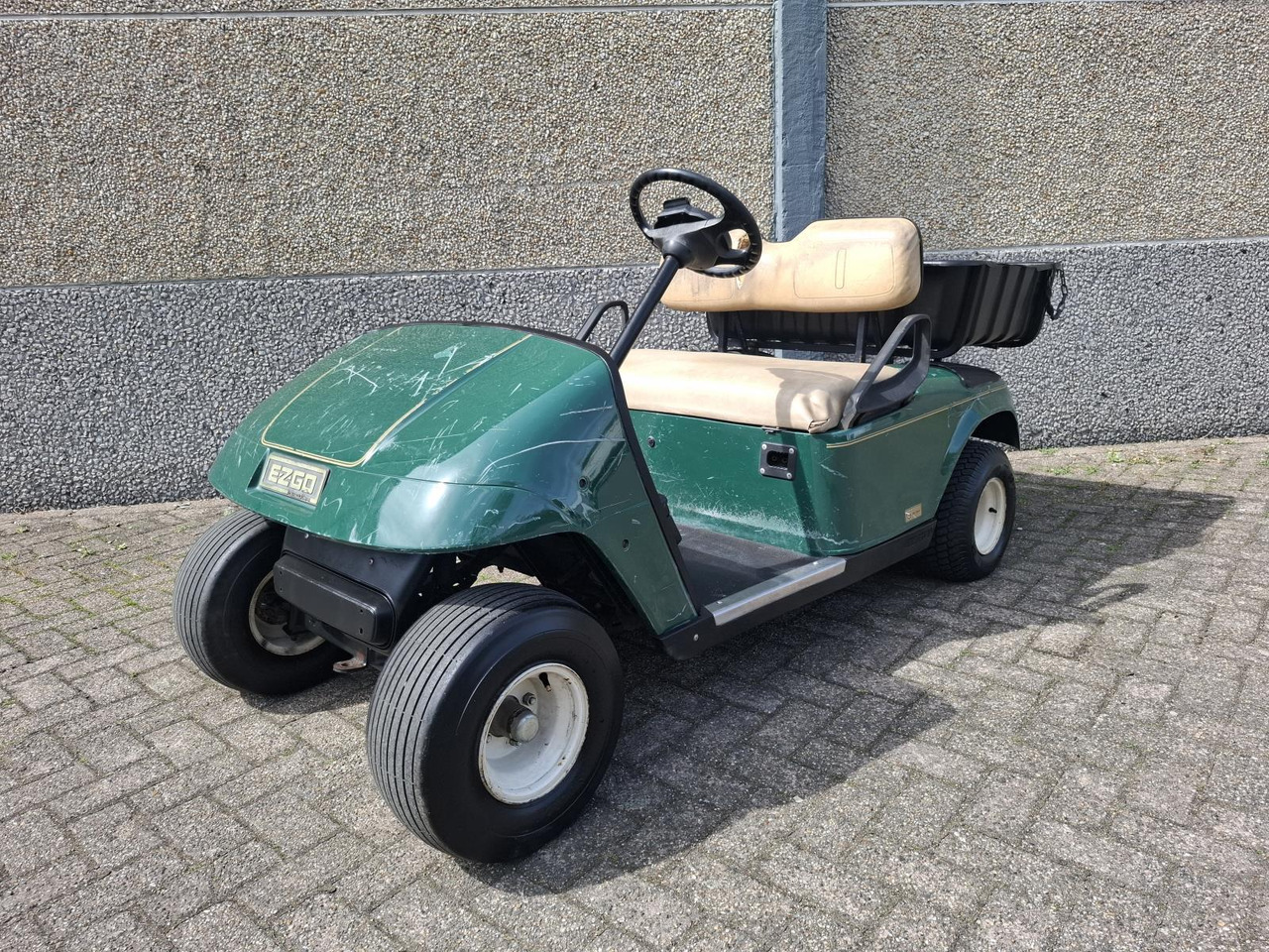 E-Z-GO TXT 2-Persoons Elektrische Golfkar met Open Laadbak 1442482 - Golf cart: picture 1 E-Z-GO TXT 2-Persoons Elektrische Golfkar met Open Laadbak 1442482 - Golf cart: picture 1