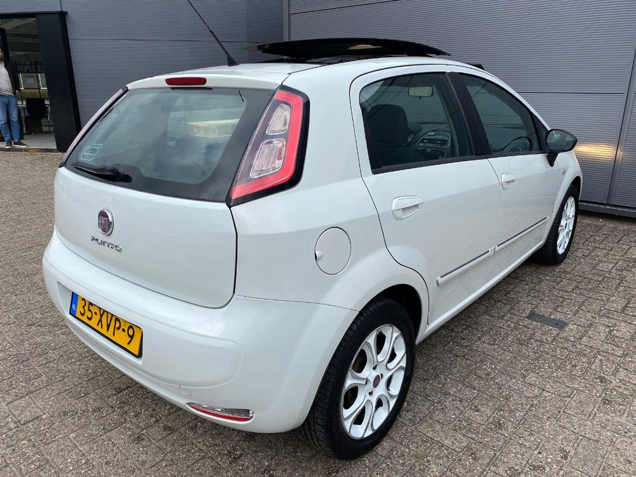 Fiat Punto Evo 0.9 TwinAir Easy | 2012 | 219.036 km | 35XVP9 | NAP: Logisch - Hatchback: picture 4 Fiat Punto Evo 0.9 TwinAir Easy | 2012 | 219.036 km | 35XVP9 | NAP: Logisch - Hatchback: picture 4