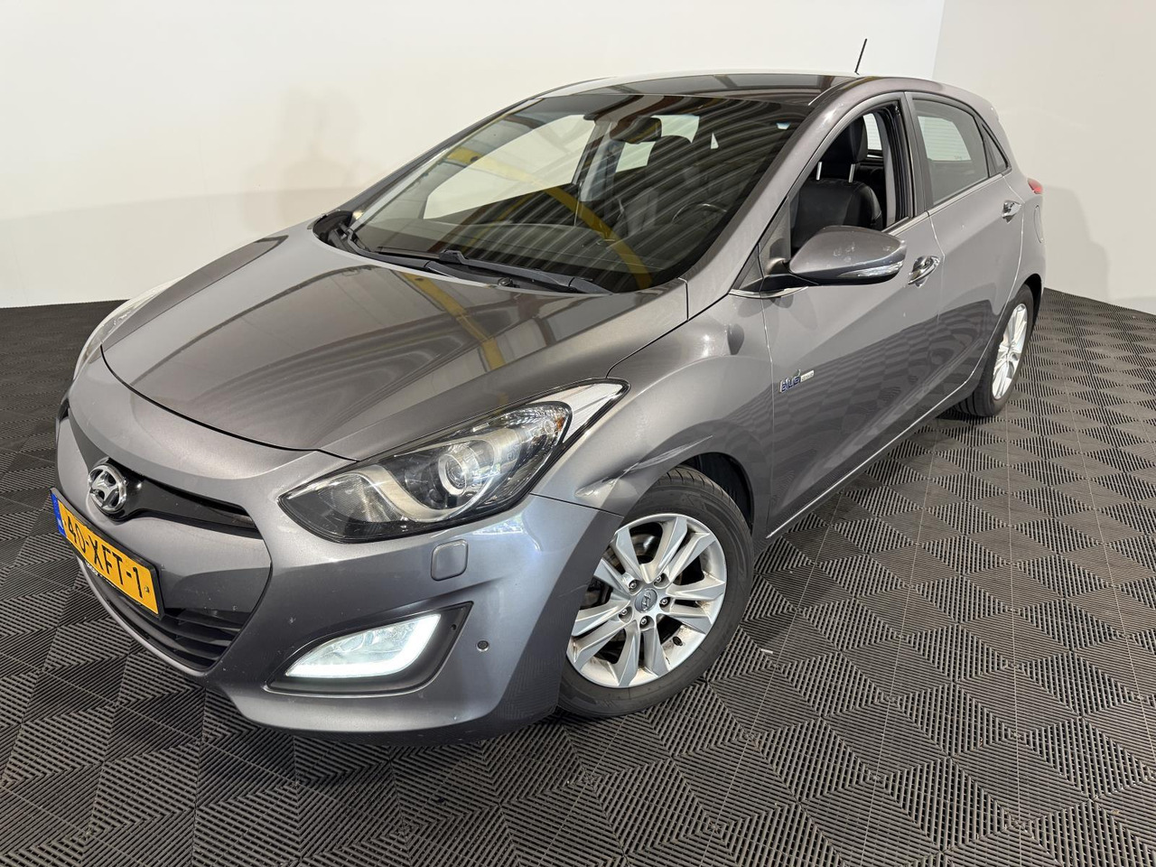 Hyundai | i30 | 1.6 GDI i-Catcher | 2012 | 287.418 km | 40XFT1 | Logisch - Hatchback: picture 1 Hyundai | i30 | 1.6 GDI i-Catcher | 2012 | 287.418 km | 40XFT1 | Logisch - Hatchback: picture 1