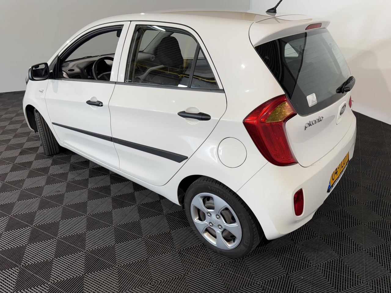 Kia Picanto 1.0 CVVT | 2012 | 70.028 km | 04-TLD- 7 - Hatchback: picture 5 Kia Picanto 1.0 CVVT | 2012 | 70.028 km | 04-TLD- 7 - Hatchback: picture 5