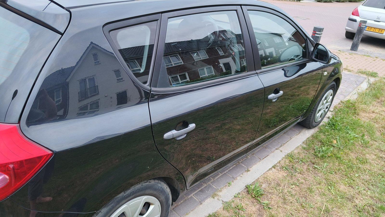Kia cee'd | 1.6 X-tra | 2007 | 348.934km | 52-XK-JL - Hatchback: picture 5 Kia cee'd | 1.6 X-tra | 2007 | 348.934km | 52-XK-JL - Hatchback: picture 5
