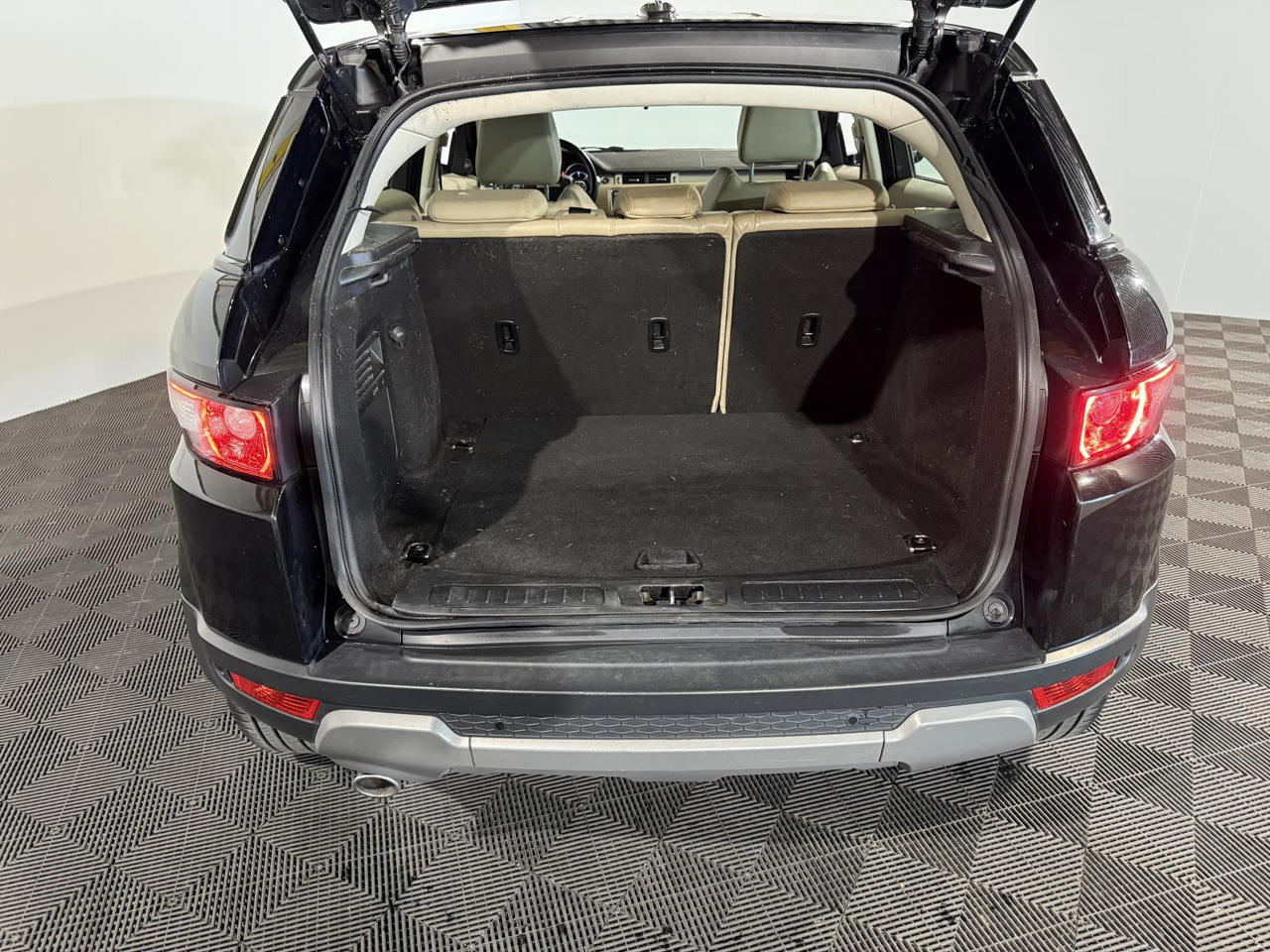Land Rover Range Rover Evoque 2.2 TD4 4WD Pure | 2013 | 288.735 km | 6-KLG-46 - SUV: picture 5 Land Rover Range Rover Evoque 2.2 TD4 4WD Pure | 2013 | 288.735 km | 6-KLG-46 - SUV: picture 5