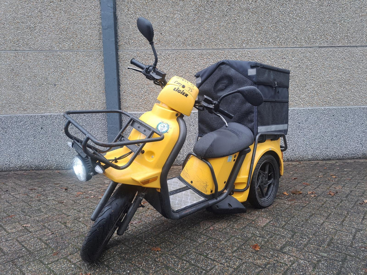 Ligier L2e-P Postscooter - Motorcycle: picture 1 Ligier L2e-P Postscooter - Motorcycle: picture 1