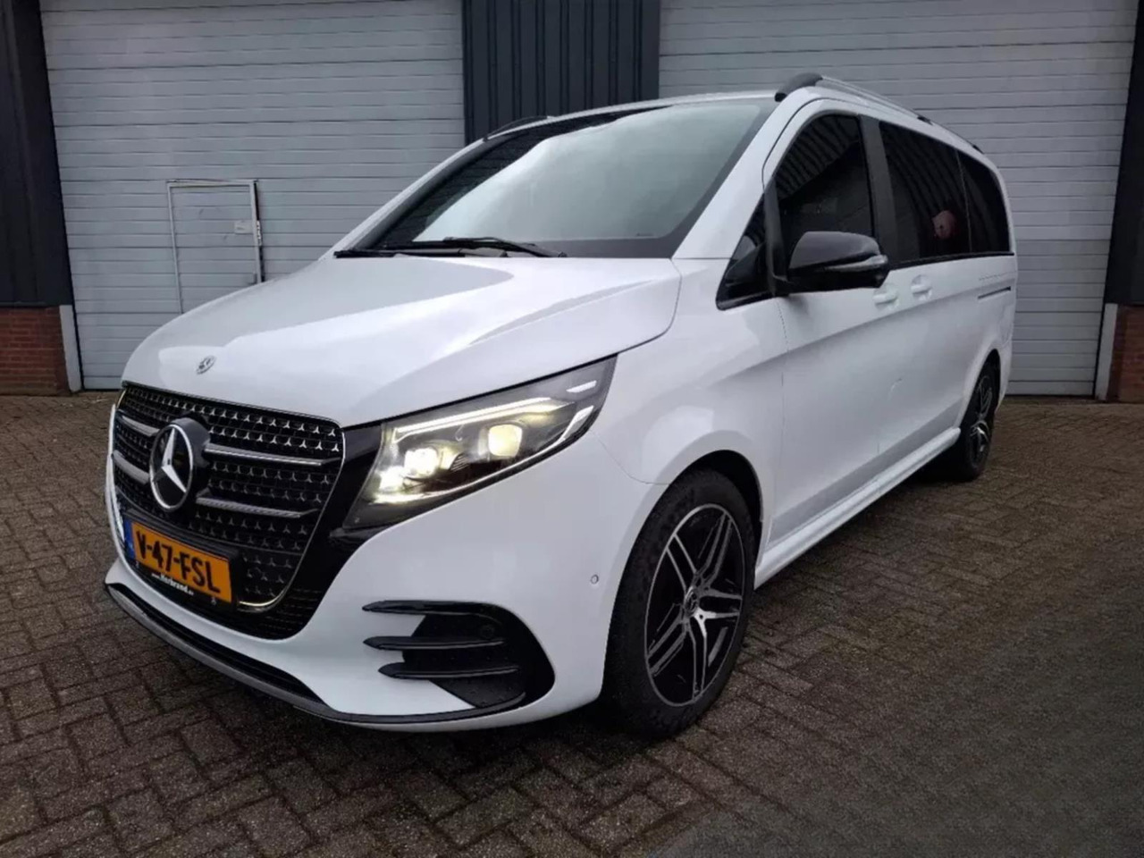 Mercedes-Benz V-Klasse AVANTGARDE V300d AUT Lang Vol opties 2024 V-47-FSL - Combi van: picture 1 Mercedes-Benz V-Klasse AVANTGARDE V300d AUT Lang Vol opties 2024 V-47-FSL - Combi van: picture 1