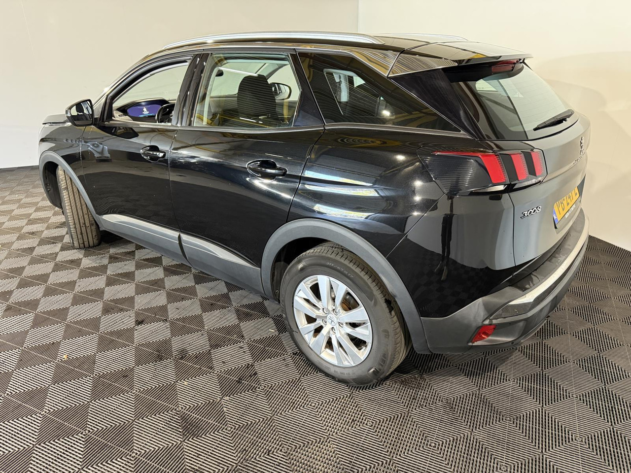 Peugeot 3008 1.2 PureTech Active PB-247-Z 149.445 km - Car: picture 3 Peugeot 3008 1.2 PureTech Active PB-247-Z 149.445 km - Car: picture 3