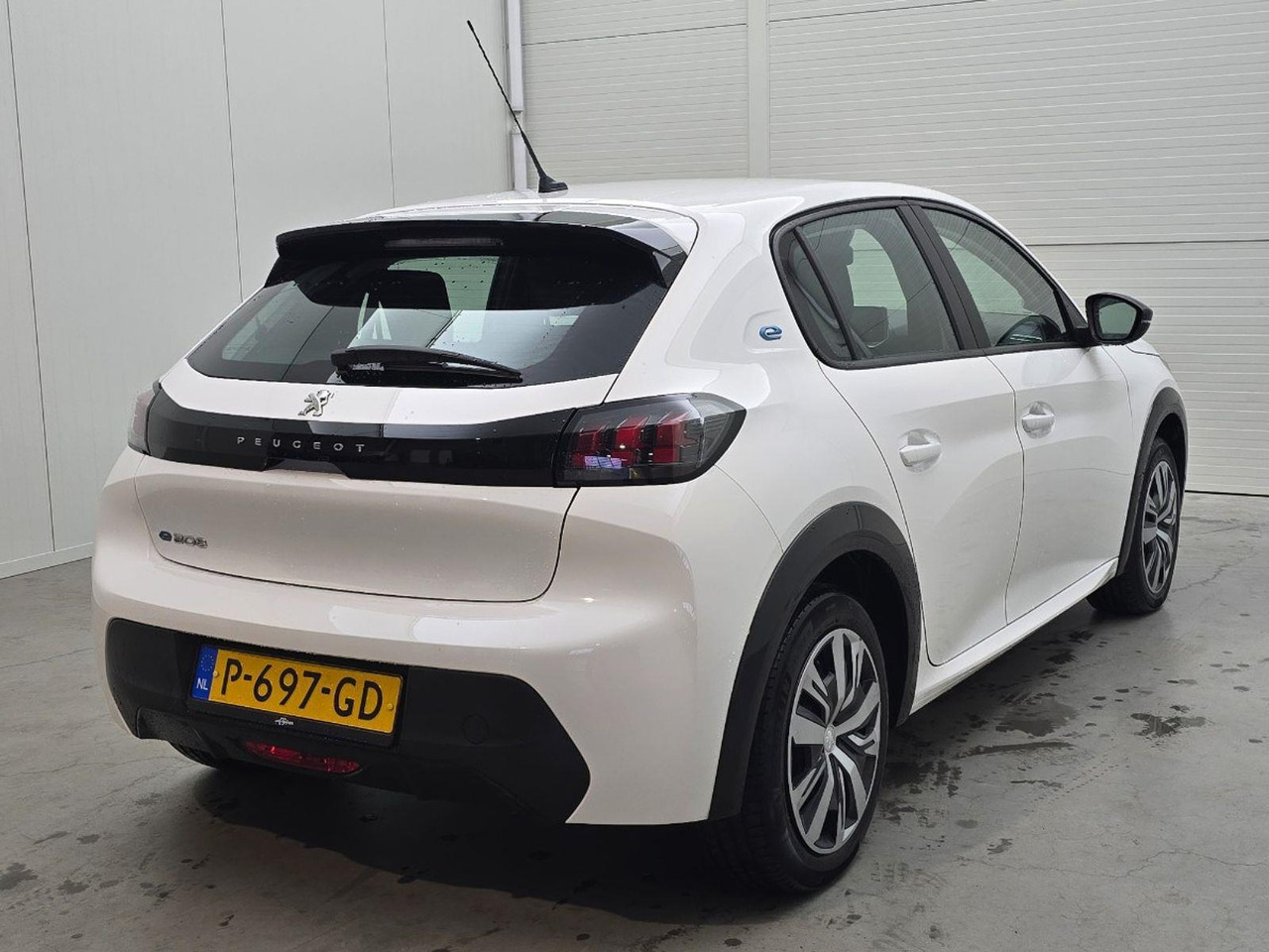 Peugeot e-208 EV Active 50 kWh | 2022 | 56.666 km | Automaat | P697GD | NAP: Logisch - Hatchback: picture 4 Peugeot e-208 EV Active 50 kWh | 2022 | 56.666 km | Automaat | P697GD | NAP: Logisch - Hatchback: picture 4