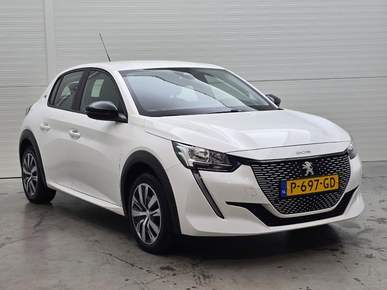 Peugeot e-208 EV Active 50 kWh | 2022 | 56.666 km | Automaat | P697GD | NAP: Logisch - Hatchback: picture 2 Peugeot e-208 EV Active 50 kWh | 2022 | 56.666 km | Automaat | P697GD | NAP: Logisch - Hatchback: picture 2