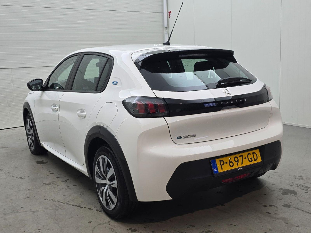 Peugeot e-208 EV Active 50 kWh | 2022 | 56.666 km | Automaat | P697GD | NAP: Logisch - Hatchback: picture 3 Peugeot e-208 EV Active 50 kWh | 2022 | 56.666 km | Automaat | P697GD | NAP: Logisch - Hatchback: picture 3
