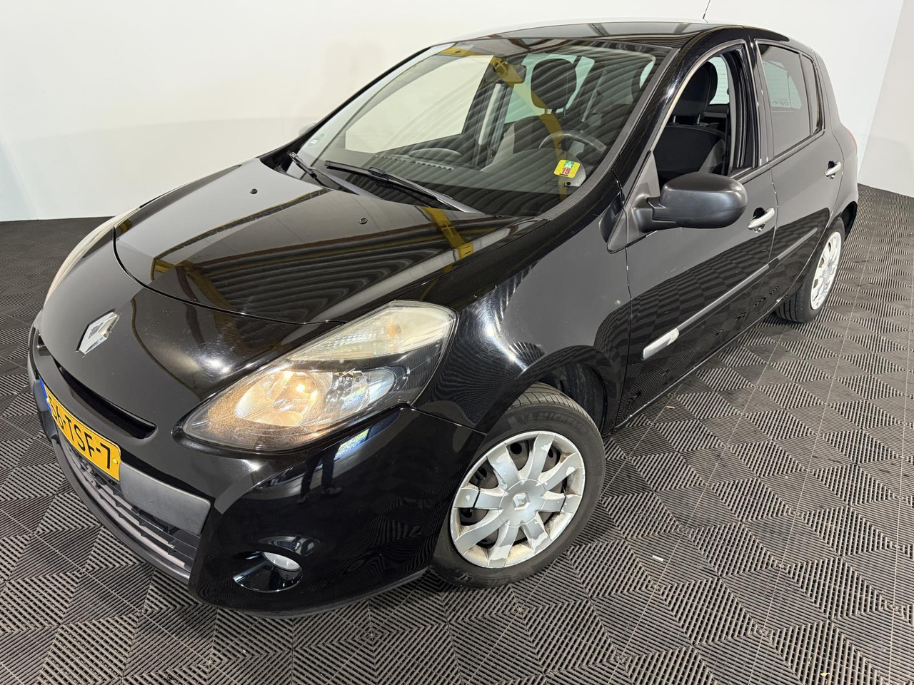 Renault | Clio | 1.2 Authentique | 2012 | 216.427 km | 56TSF7 | Logisch - Hatchback: picture 1 Renault | Clio | 1.2 Authentique | 2012 | 216.427 km | 56TSF7 | Logisch - Hatchback: picture 1