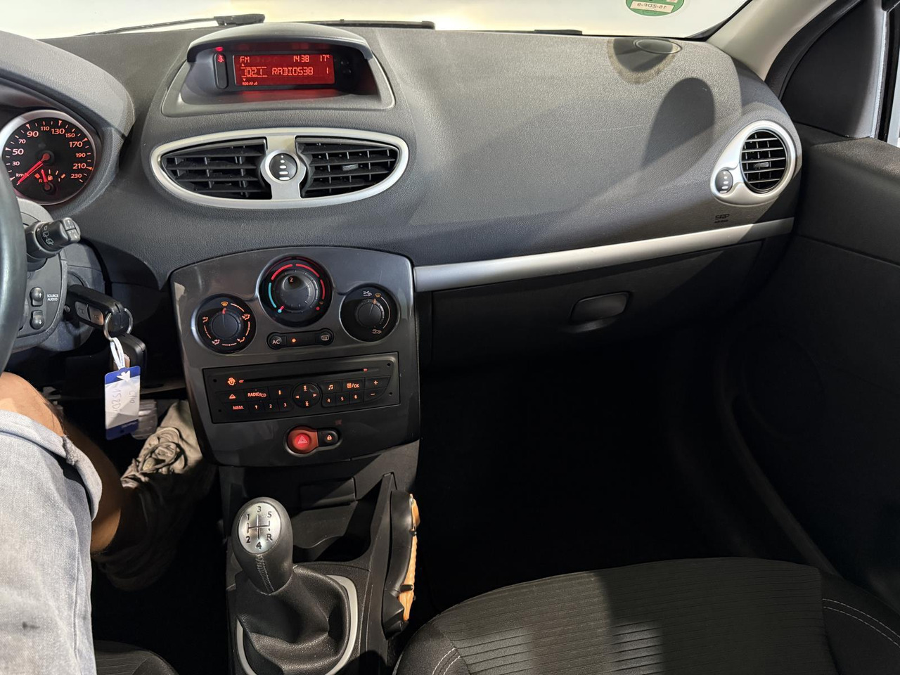 Renault Clio 1.2 TCe Collection | 2012 | 179.266 km | 15-ZDF-9 - Hatchback: picture 5 Renault Clio 1.2 TCe Collection | 2012 | 179.266 km | 15-ZDF-9 - Hatchback: picture 5