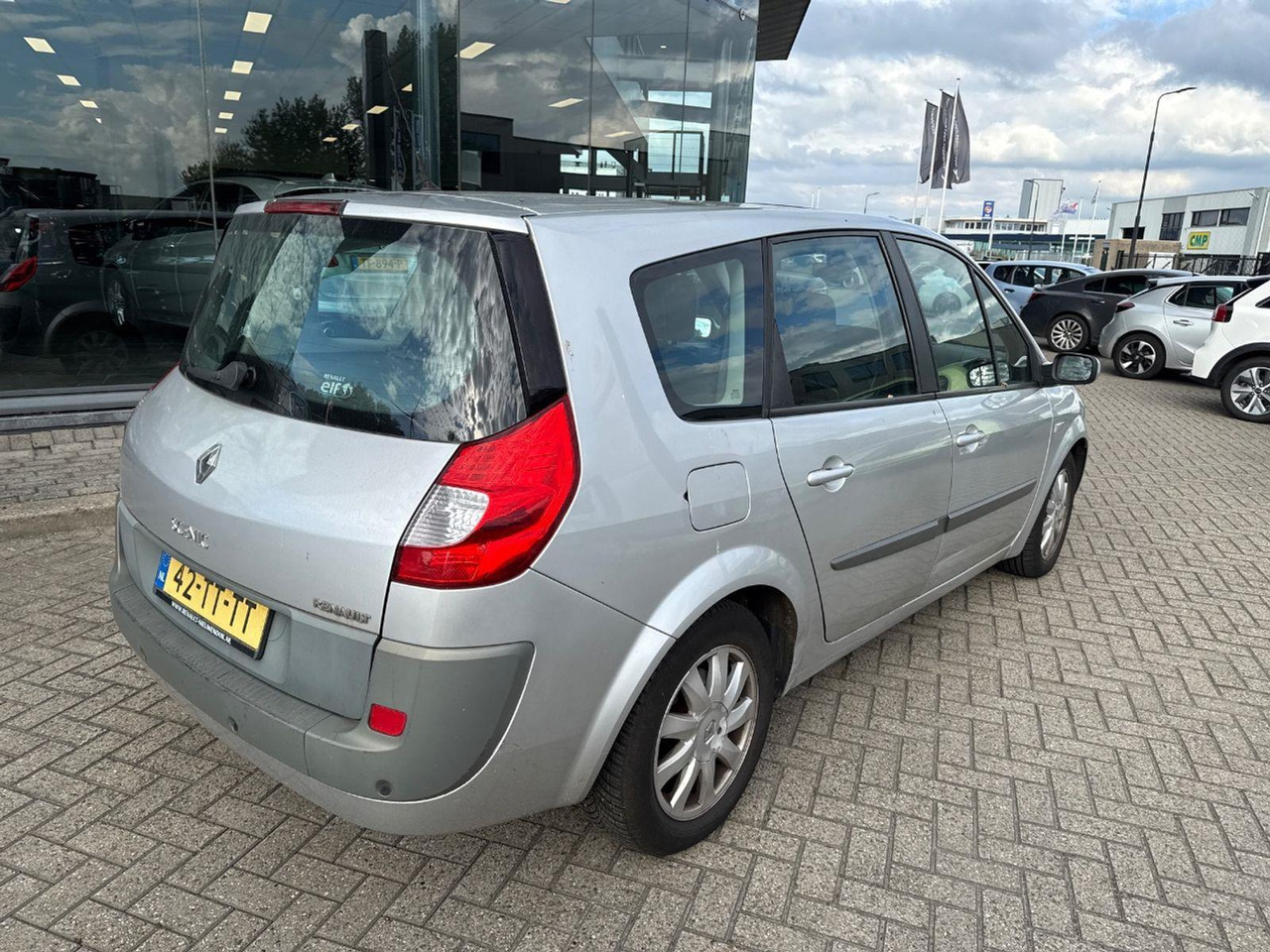Renault Grand Scénic 2.0 - 16V Business Line 7p. | 2007 | 209.583 km | Automaat | 42TTTT | NAP: Logisch - Car: picture 4 Renault Grand Scénic 2.0 - 16V Business Line 7p. | 2007 | 209.583 km | Automaat | 42TTTT | NAP: Logisch - Car: picture 4