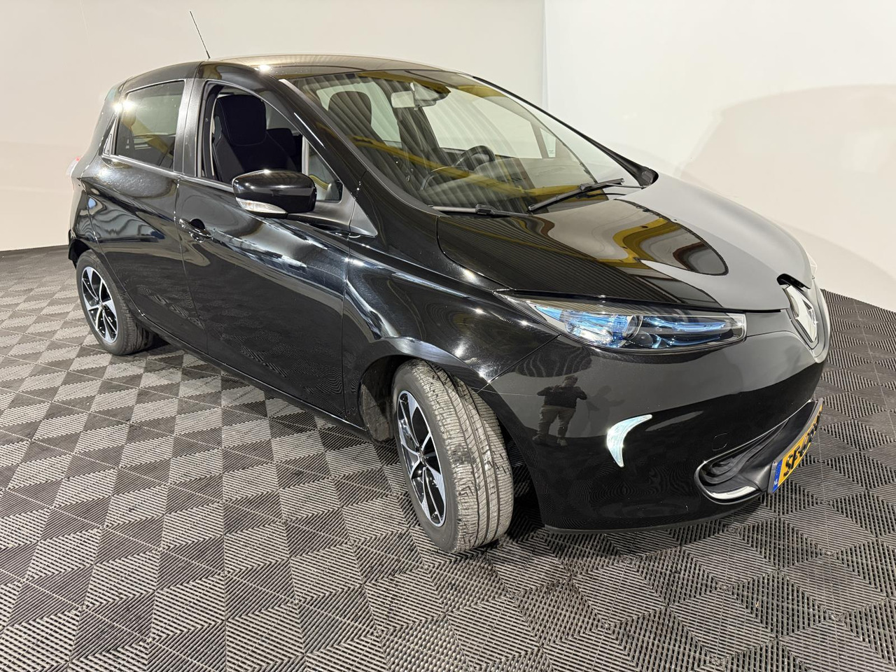 Renault | ZOE | R90 Intens 41 kWh (ex Accu) | 2018 | 117.938 km | Automaat | SF678V | Logisch - Hatchback: picture 3 Renault | ZOE | R90 Intens 41 kWh (ex Accu) | 2018 | 117.938 km | Automaat | SF678V | Logisch - Hatchback: picture 3