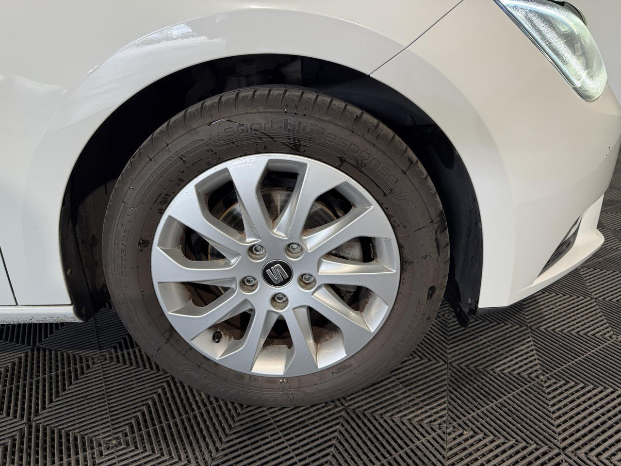 SEAT | Leon ST | 1.6 TDI Style Connect Ecomotive | 2015 | 284.524 km | HS187P | Logisch - Car: picture 5 SEAT | Leon ST | 1.6 TDI Style Connect Ecomotive | 2015 | 284.524 km | HS187P | Logisch - Car: picture 5