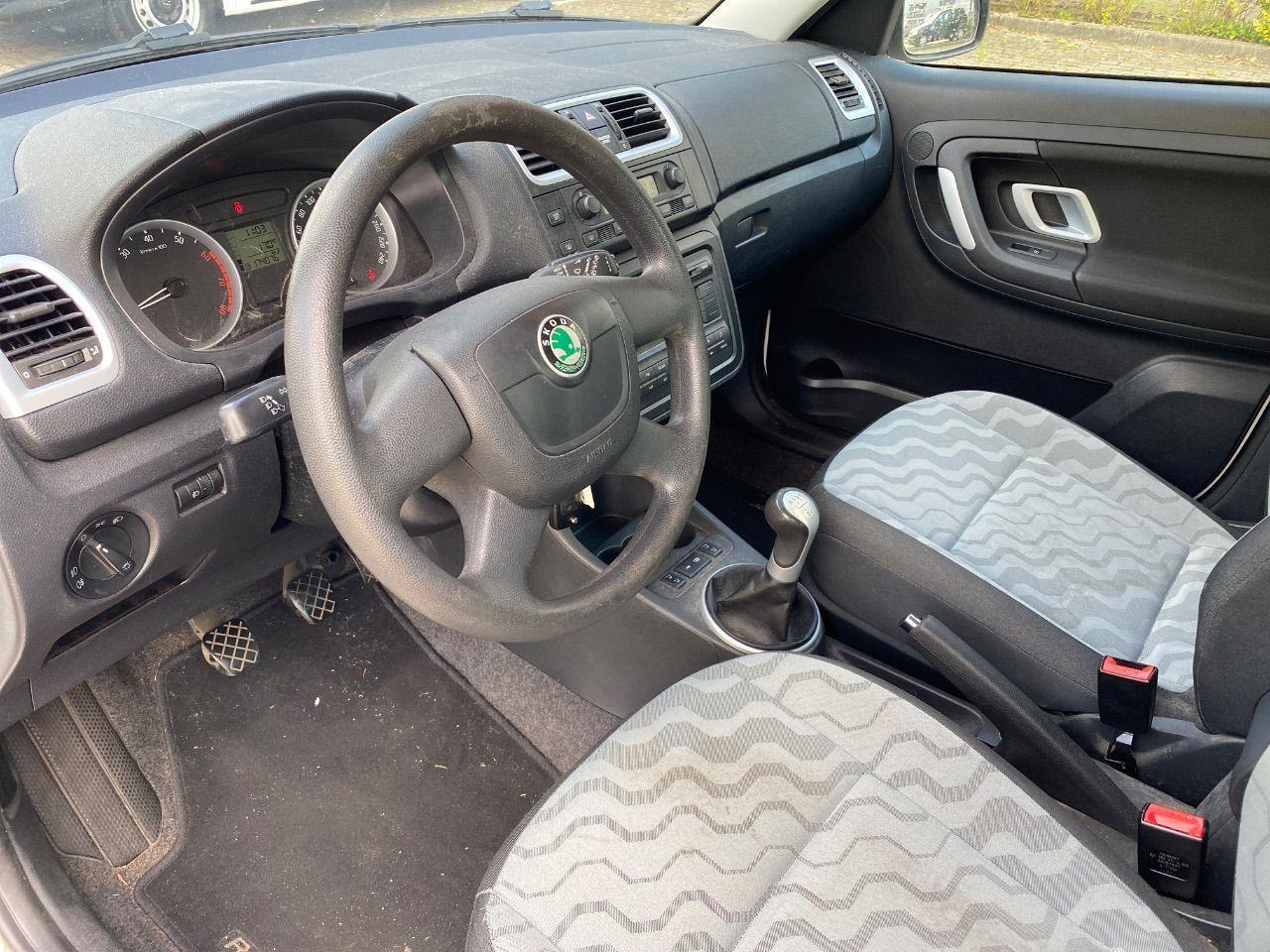 Skoda Roomster 1.2 Go | 2010 | 174.028 km | PG411G | NAP: Geen oordeel - Car: picture 5 Skoda Roomster 1.2 Go | 2010 | 174.028 km | PG411G | NAP: Geen oordeel - Car: picture 5